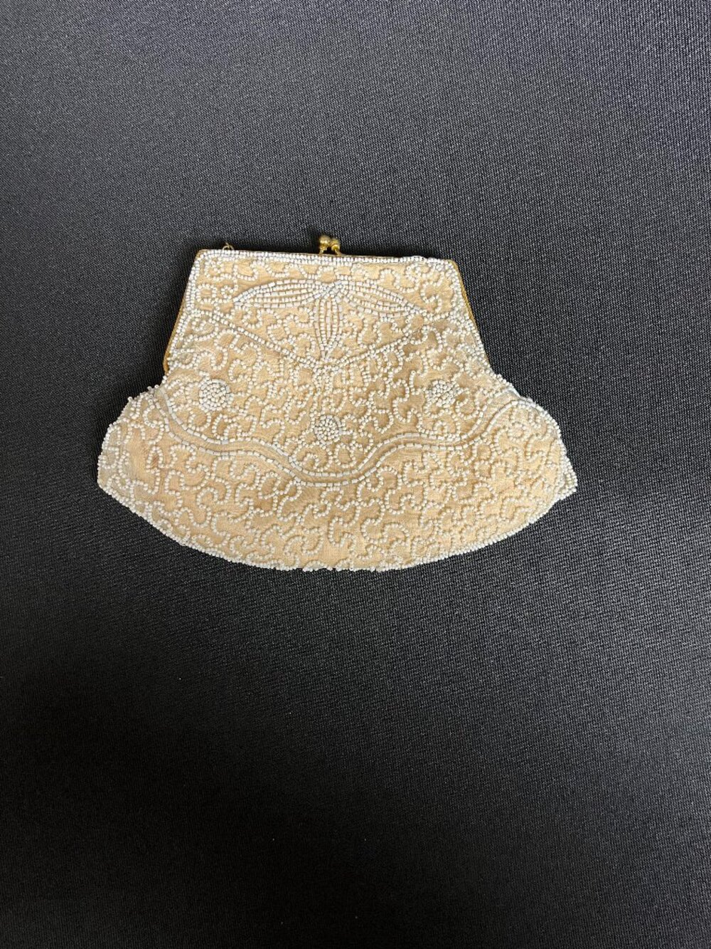 Vintage Cream Ivory Beaded Floral Evening Clutch Purse Kiss Lock